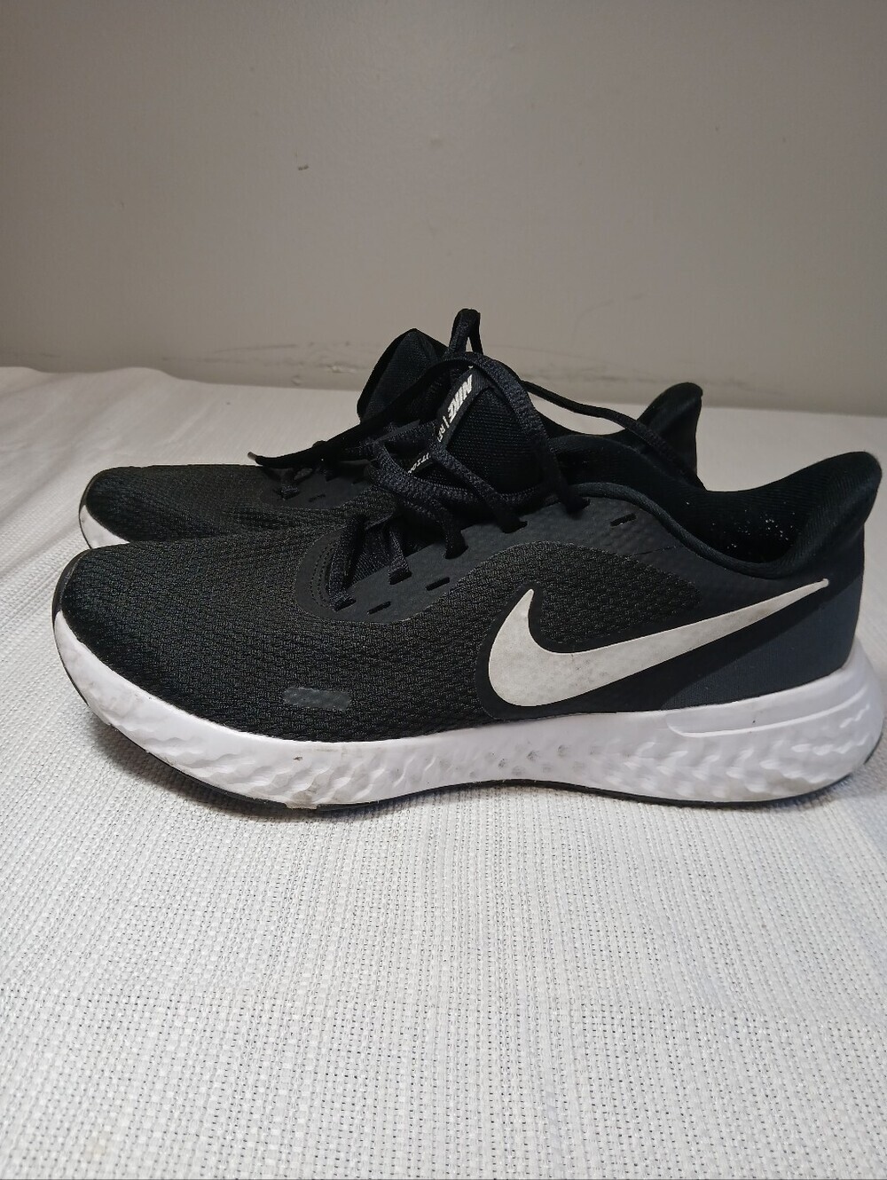 Nike Men’s Black and White Running Sneakers